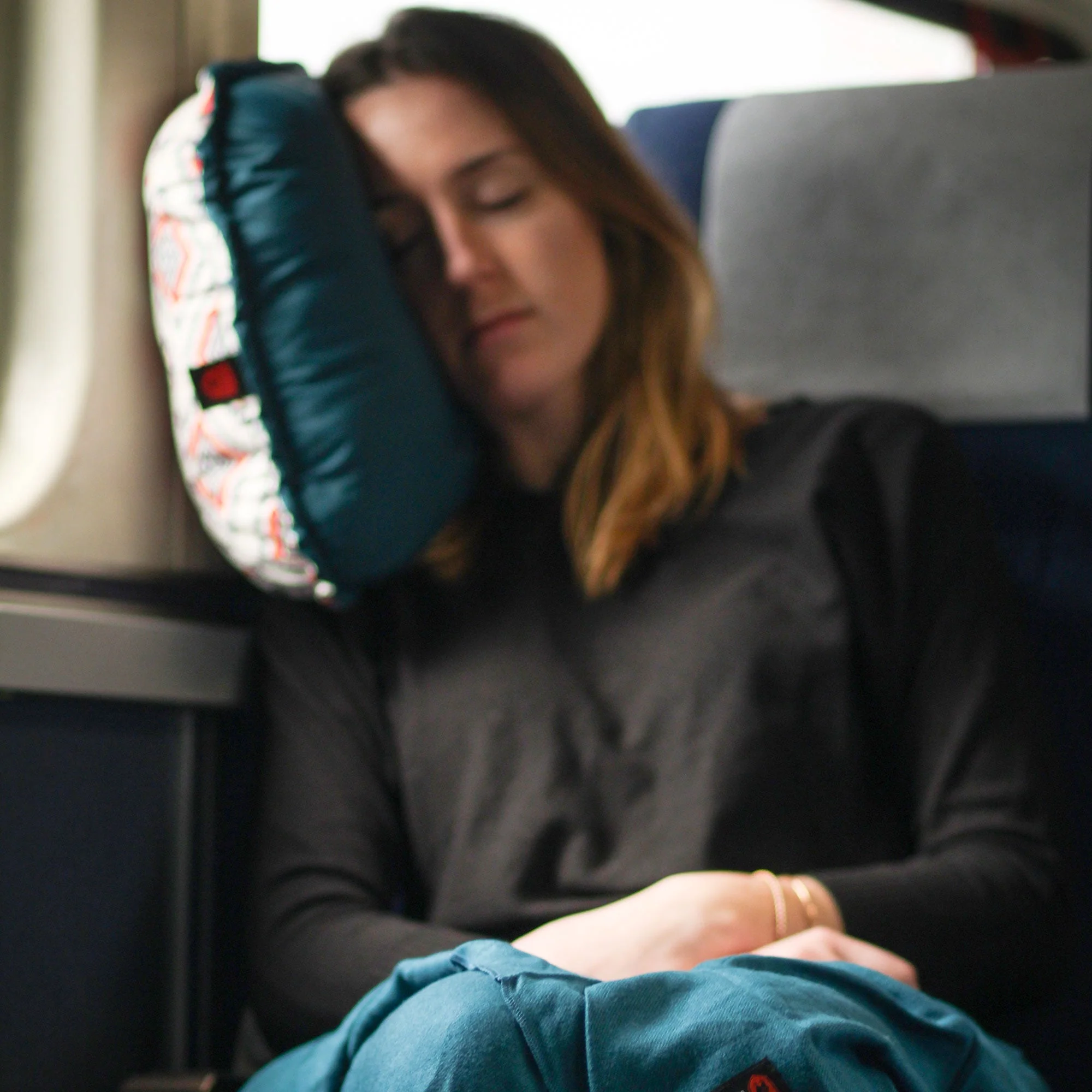 Puffy Adjustable Travel Pillow - Image 4